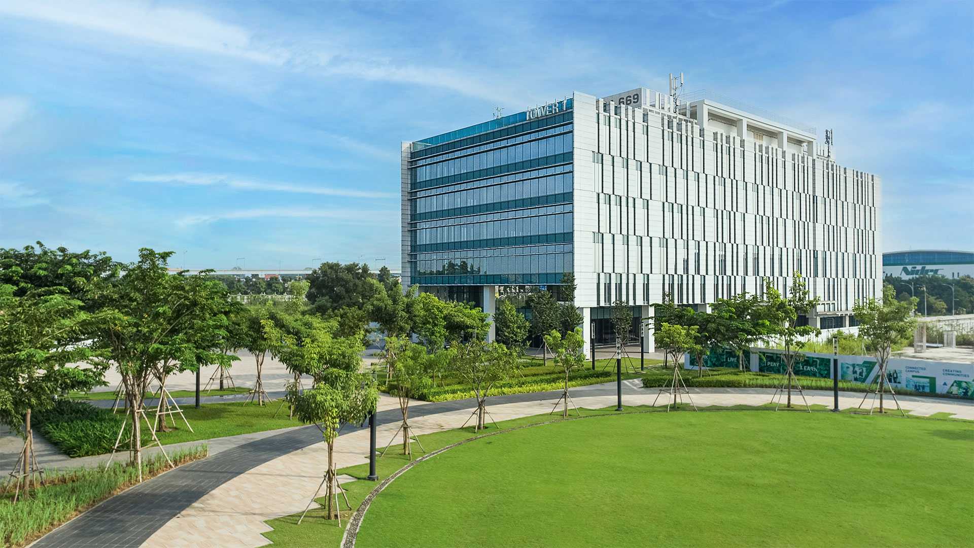 Tòa nhà văn phòng xanh Onehub Saigon đạt được chứng nhận quốc tế LEED 