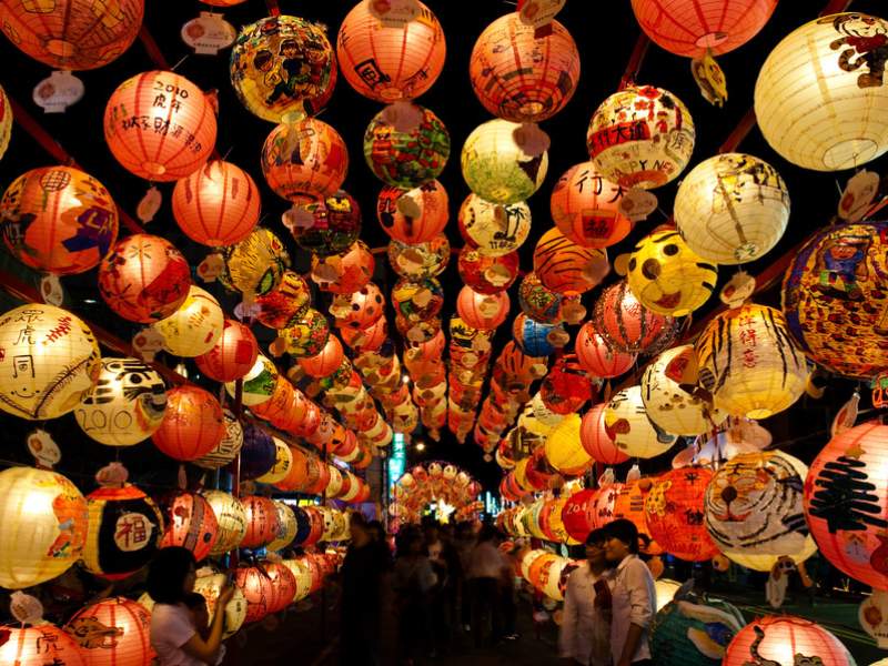 Lễ hội lồng đèn biến cả phố cổ thành một thế giới lung linh huyền ảo