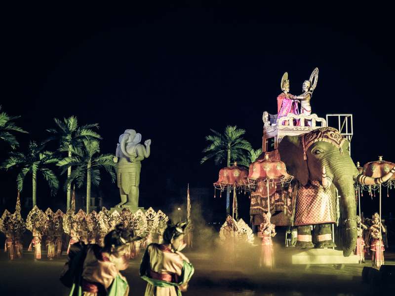 Bối cảnh, trang phục và đạo cụ được đầu tư chỉn chu