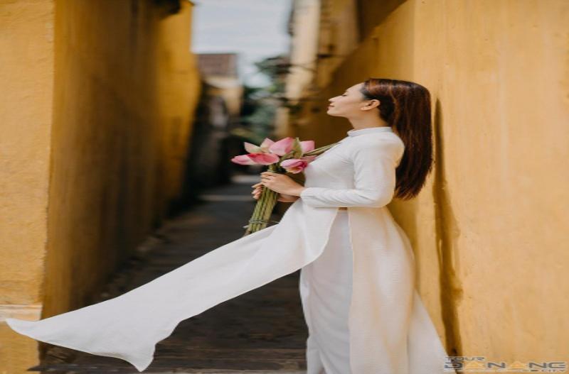 Vietnamese women exude gentleness in their traditional ao dai