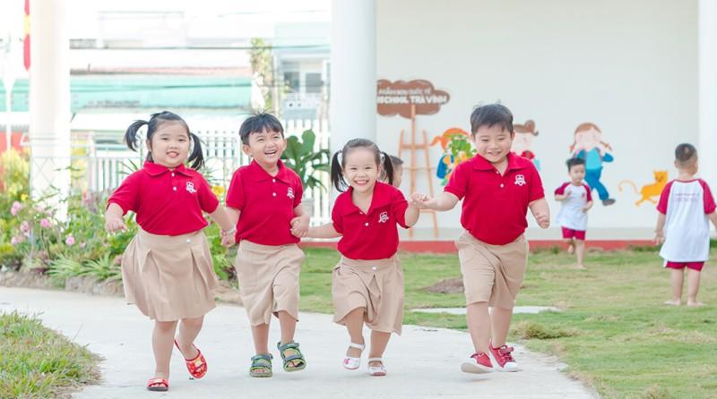 Trường mầm non song ngữ tại quận 7 Ischool áp dụng chương trình học tập trung vào việc phát triển kỹ năng ngôn ngữ