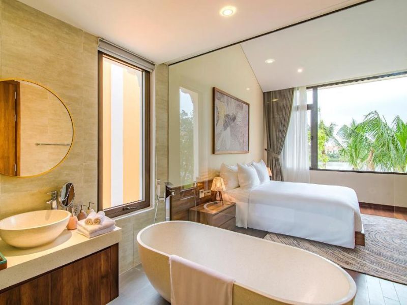 Phòng tại Hoi An Memories Resort and Spa đầy đủ tiện nghi với view sông thơ mộng