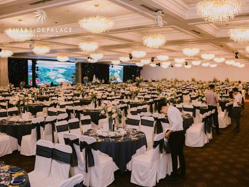 Riverside Palace gây ấn tượng với dịch vụ tận tâm và chuyên nghiệp