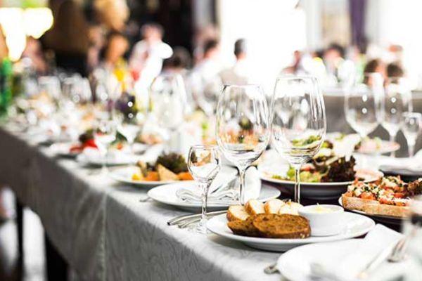 Khuyến mãi tiệc cưới sẽ có ưu đãi về dịch vụ ăn uống của bữa tiệc