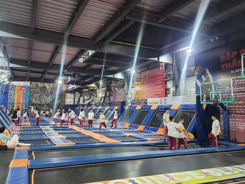 Học sinh VAS vui chơi tại Jump Arena