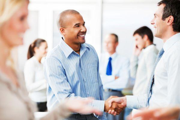 Cần có đội ngũ nhân viên chuyên nghiệp để giao lưu và networking với khách hàng