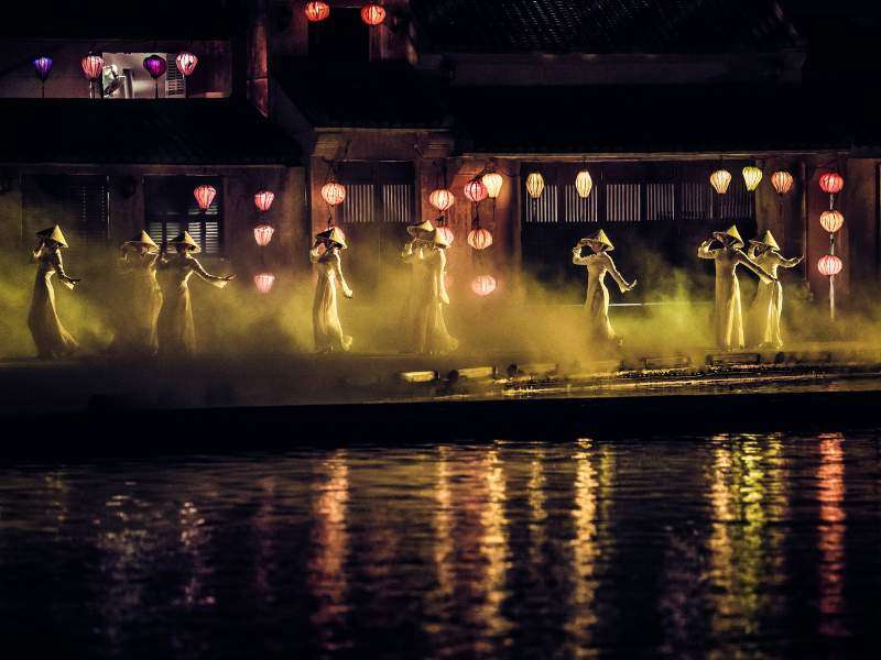 The impression show Hoi An - Hoi An Memories show provides unforgettable experiences for tourists.