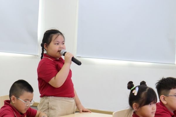 Giáo tiếp với giáo viên bản xứ giúp các em thành thạo ngôn ngữ