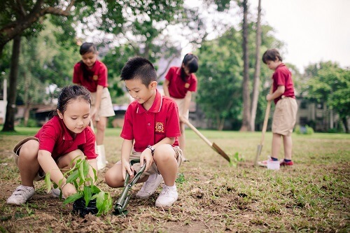 Cho trẻ nhiều trải nghiệm khám phá thế giới