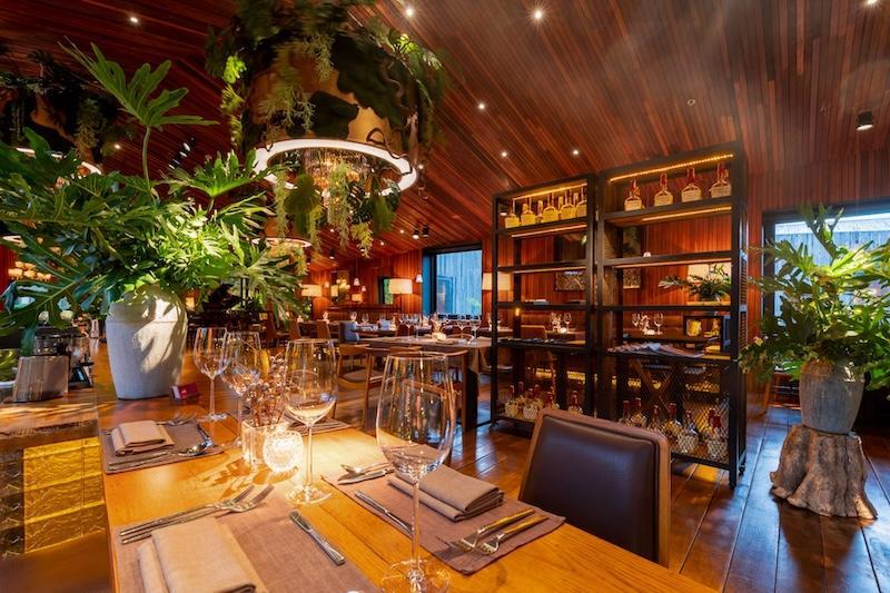 The Log Restaurant là một trong những địa điểm tổ chức tiệc cưới được đánh giá cao