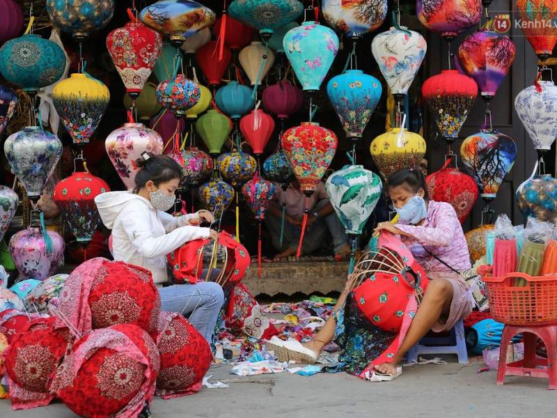 Cơ sở làm lồng đèn của làng nghề