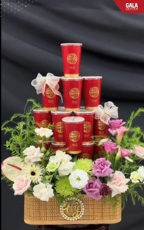 Kết tráp cưới trà sữa lên mâm lễ cùng hoa