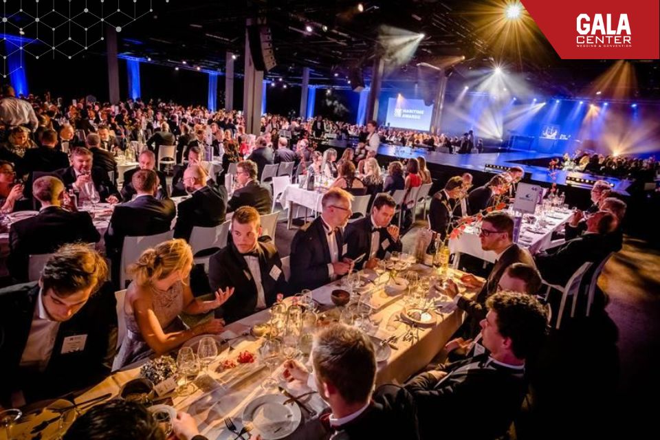 Gala Dinner kết hợp kh&ocirc;ng gian tiệc v&agrave; hoạt động tương t&aacute;c để tạo n&ecirc;n trải nghiệm xuy&ecirc;n suốt cho kh&aacute;ch mời