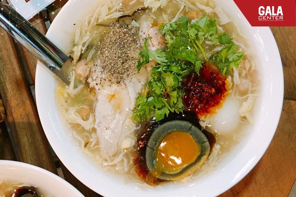 S&uacute;p cua trứng bắc thảo n&oacute;ng hổi, vị đậm đ&agrave; dễ ăn