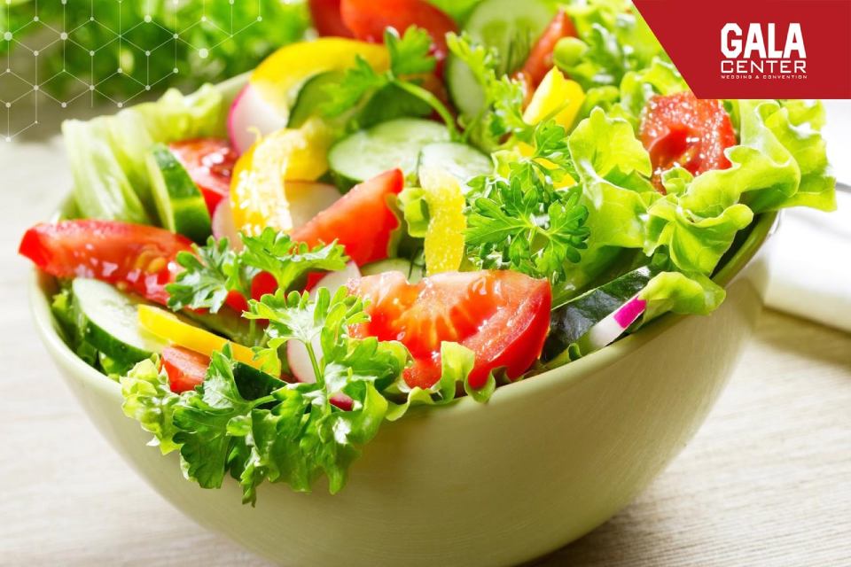 Salad là một món ăn vừa lạ miệng, lại thanh mát và dễ ăn 