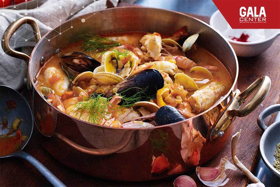 Hương vị biển cả gói gọn bên trong món súp Bouillabaisse