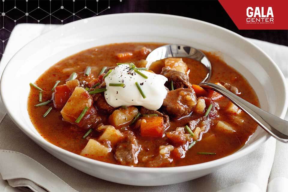 Goulash - Món súp truyền thống của Hungary với hương vị khó lòng cưỡng lại