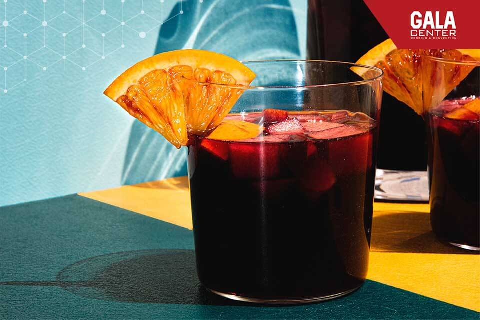 Màu đỏ thẫm đầy mê hoặc của Sangria Cocktail