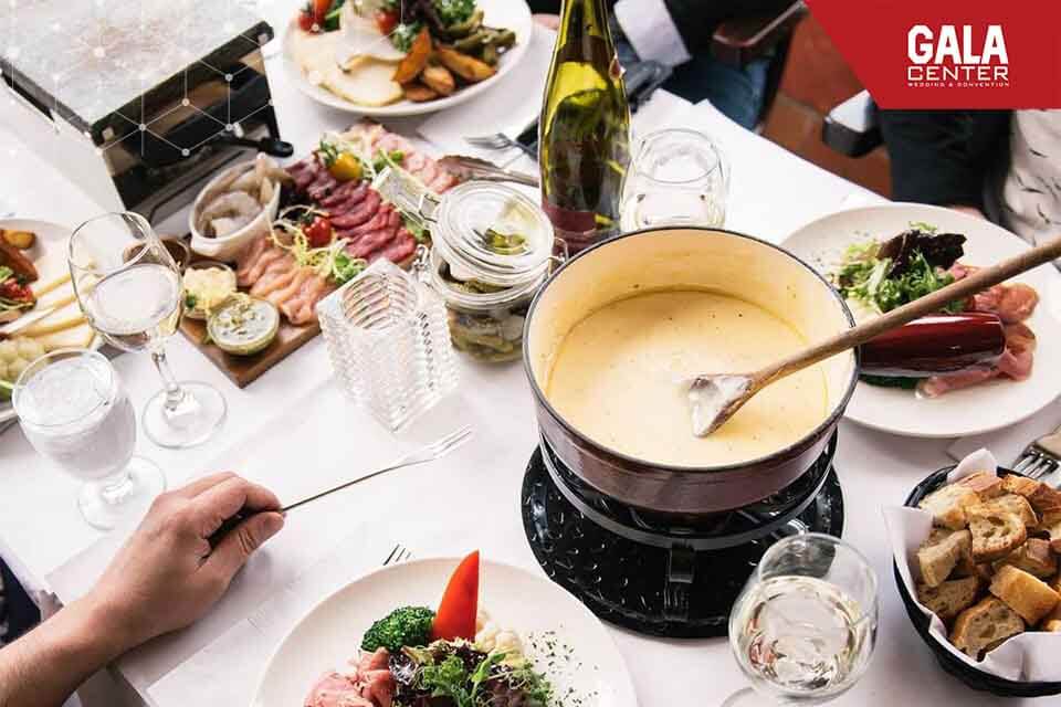 Fondue thường được chọn cho những buổi tiệc vào mùa Đông tại châu Âu