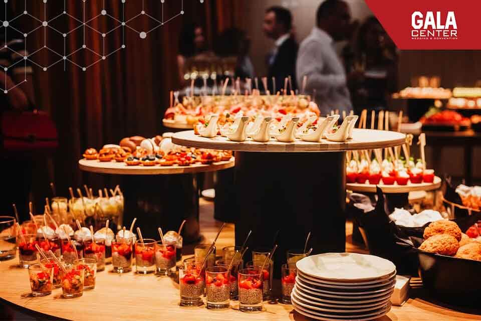 Thực đơn nhà hàng tiệc cưới dạng Buffet sẽ đa dạng hơn thực đơn tiệc cưới thông thường