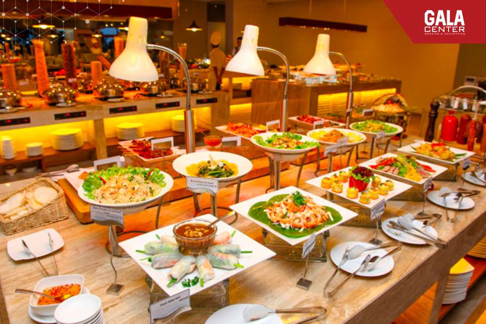 Mẫu thực đơn tiệc cưới với hình thức buffet sẽ giúp khách mời có nhiều trải nghiệm ẩm thực