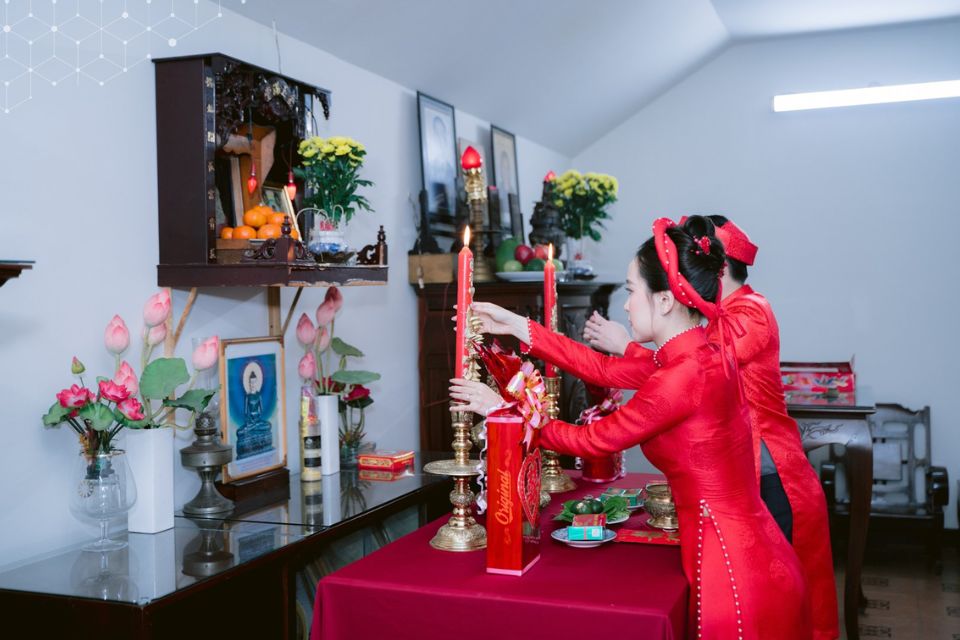 Tuỳ phong tục tổ chức đám cưởi ở mỗi vùng miền mà thực hiện nghi lễ lên đèn