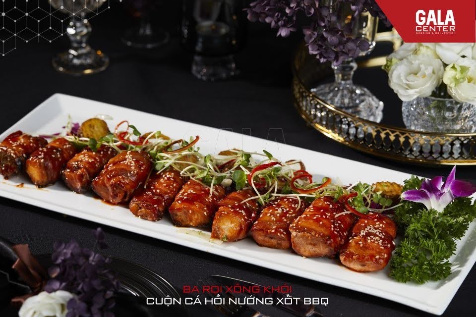 Sườn Nướng Xốt BBQ với lớp xốt đậm đ&agrave; l&agrave; lựa chọn được nhiều cặp đ&ocirc;i y&ecirc;u th&iacute;ch trong menu tiệc cưới
