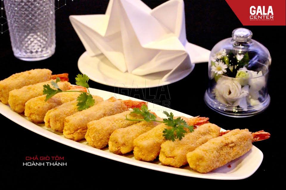 Món ăn được chế biến tinh tế, hấp dẫn là điểm nhấn cho thực đơn tiệc công ty