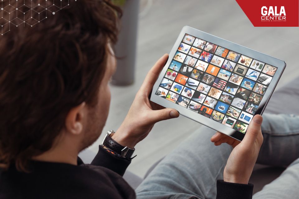 Ứng dụng c&ocirc;ng nghệ hiện đại v&agrave;o kịch bản hội nghị tổng kết