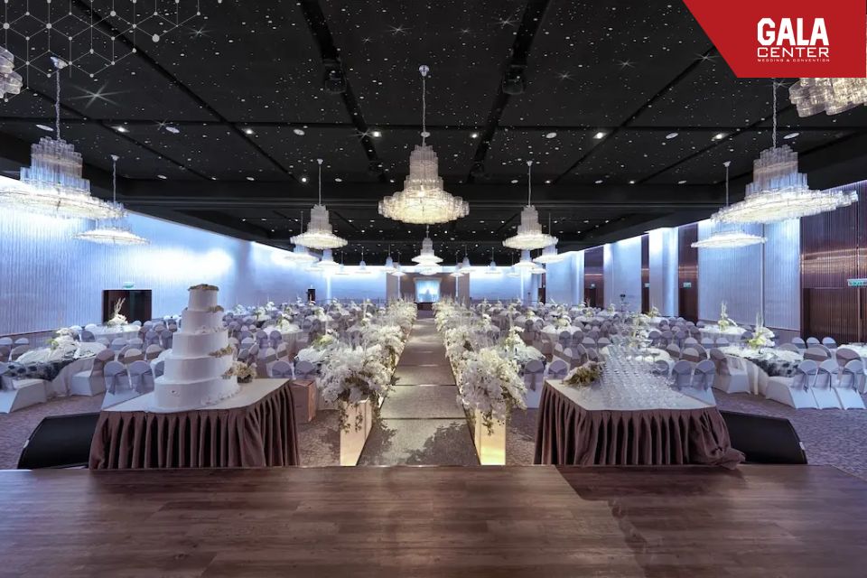 Góc nhìn  từ sân khẩu sảnh tiệc cưới Festive