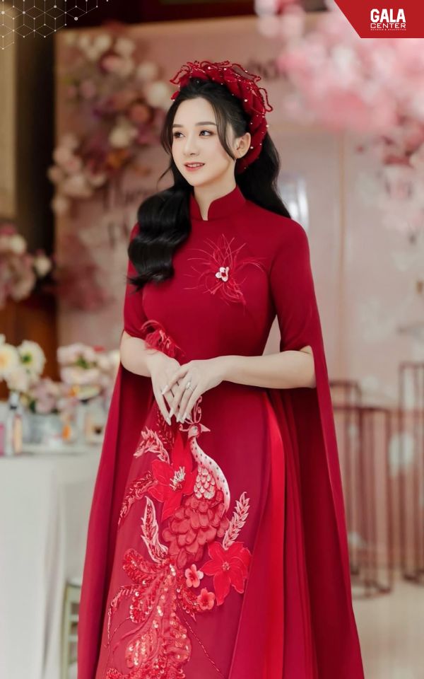 Hoạ tiết chim c&ocirc;ng qu&yacute; ph&aacute;i v&agrave; &yacute; nghĩa được nhiều c&ocirc; d&acirc;u chọn cho lễ hỏi