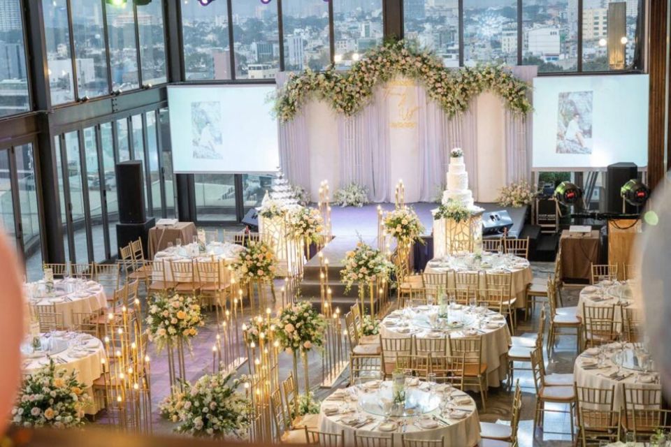    Sảnh cưới Gosset của Capella Gallery Hall Quận 10 dùng ánh sáng tự nhiên cho tiệc cưới nổi bật