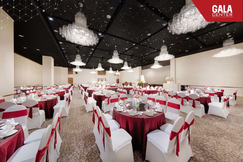 Không gian sảnh Winter tại Gala Center với hệ thống đèn LED, đèn trần đầy đủ cho lễ cưới
