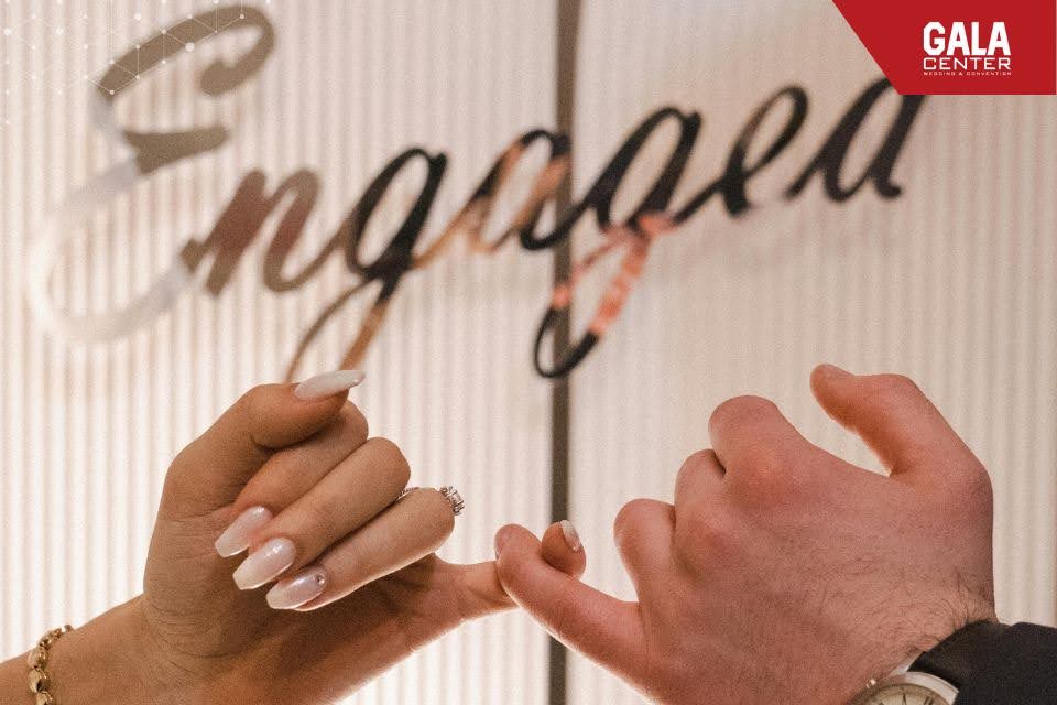 Nhiều cặp đ&ocirc;i ng&agrave;y nay sử dụng lại nhẫn cầu h&ocirc;n l&agrave;m nhẫn đ&iacute;nh h&ocirc;n