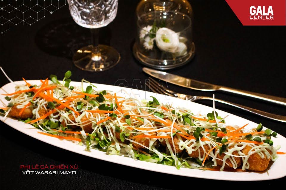 M&oacute;n Phi L&ecirc; C&aacute; Chi&ecirc;n X&ugrave; Xốt Wasabi Mayo một trong c&aacute;c m&oacute;n c&aacute; đ&atilde;i tiệc cưới được ưa chuộng tại Gala Center