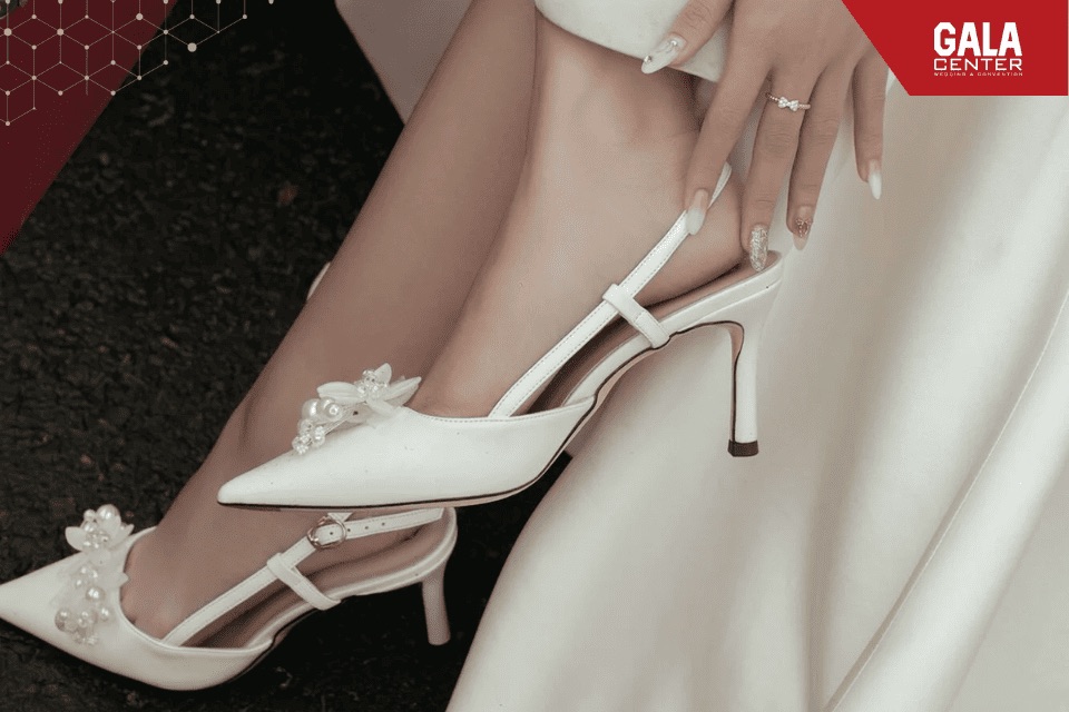 Nếu không quen đi giày cao gót, giày slingback sẽ là lựa chọn hoàn hảo