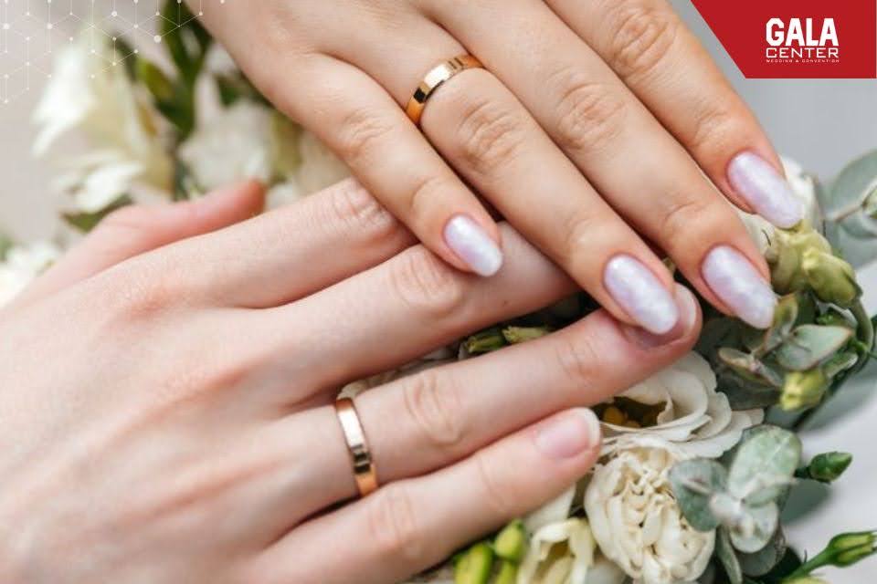 Nhẫn cưới thường c&oacute; thiết kế đơn giản, thanh lịch để đeo h&agrave;ng ng&agrave;y
