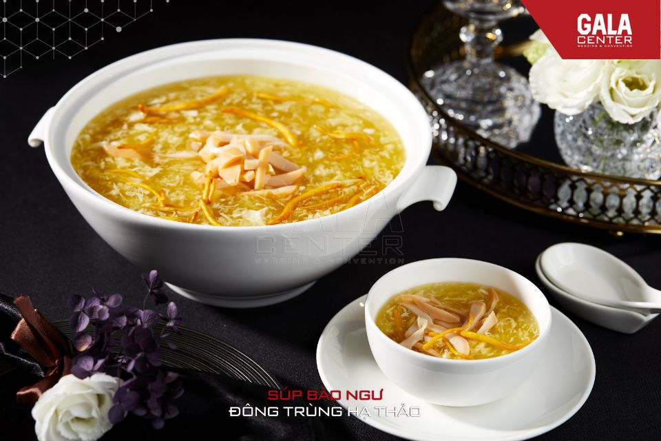 S&uacute;p B&agrave;o Ngư Đ&ocirc;ng Tr&ugrave;ng Hạ Thảo - M&oacute;n khai vị thượng hạng gi&uacute;p n&acirc;ng tầm đẳng cấp cho bữa tiệc.