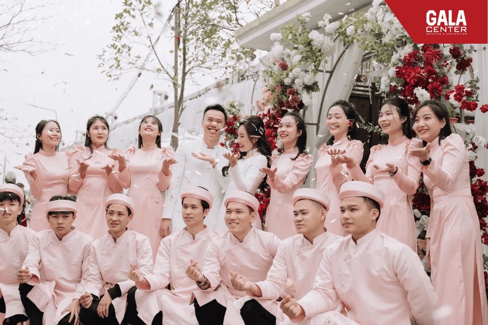 Chọn đội hình bê tráp cưới hỏi cần chỉn chu về số lượng, chiều cao và vóc dáng