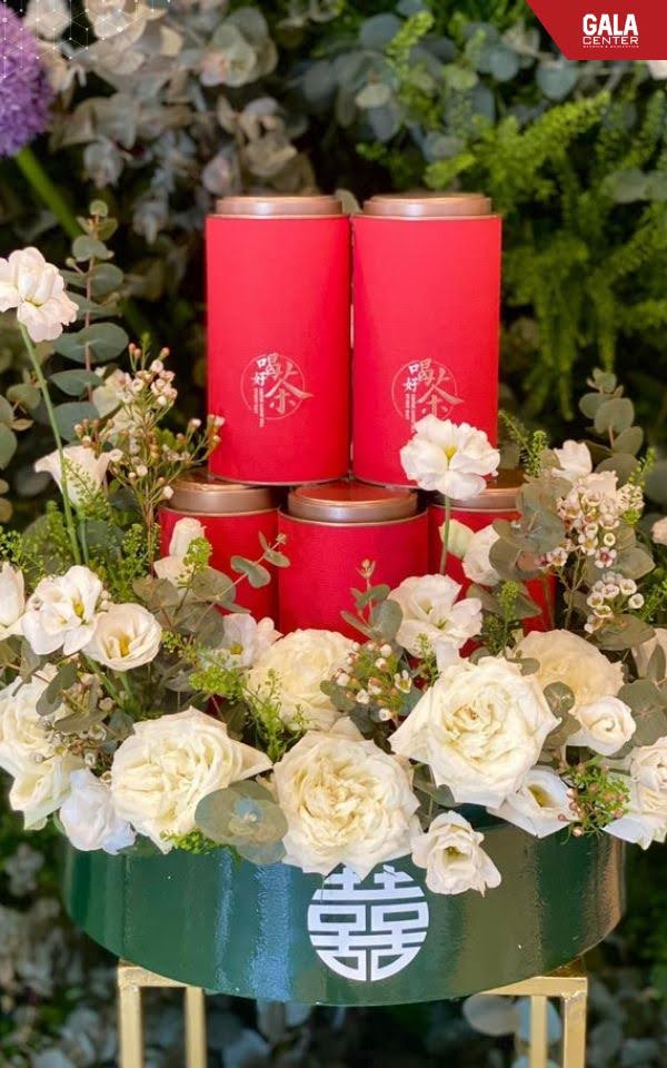 Tráp cưới trà truyền thống được kết mâm lễ theo phong cách hiện đại