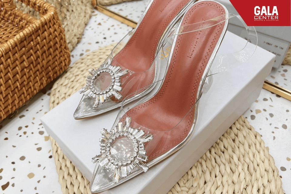 Giày cao gót trong suốt - Lựa chọn lý tưởng cho  giày cho cô dâu chụp hình cưới hay đi bàn