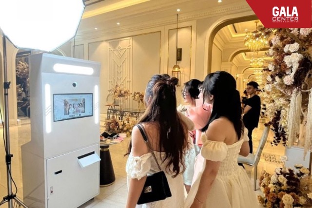 Lựa chọn vị tr&iacute; bố tr&iacute; photobooth tối ưu tại sảnh chờ gi&uacute;pthu h&uacute;t kh&aacute;ch mời check-in