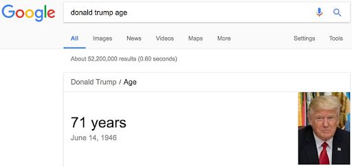 Thông tin về tuổi của Donald Trump được hiển thị bên ngoài