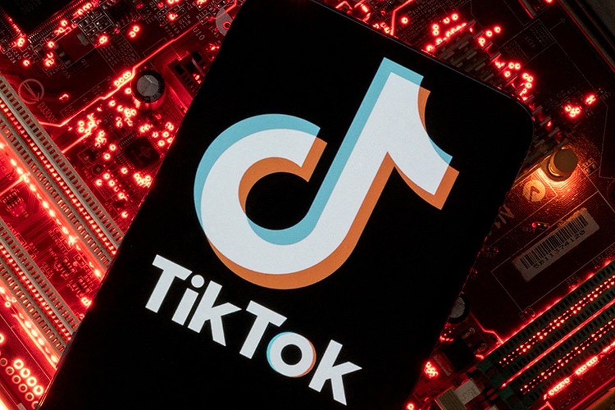 Hình 4: Nhảy theo nhạc hot trên TikTok (Nguồn: Internet)