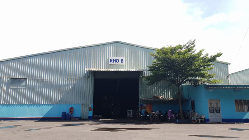 Bảo trì mái kho xưởng và vệ sinh máng xối để chống thấm dột