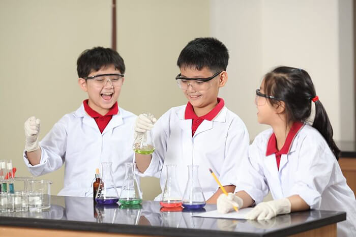 Trẻ học trường mầm non song ngữ Việt Úc phát triển toàn diện