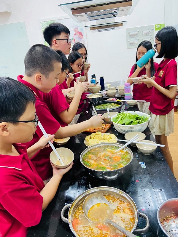 Bữa ăn dinh dưỡng tại VAS dành cho học sinh
