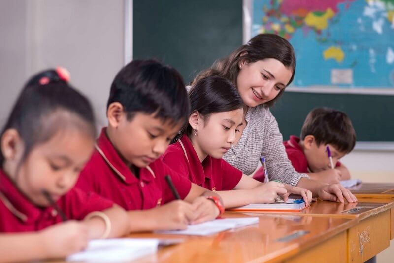 Trẻ học tại VAS được giảng dạy bởi giáo viên nước ngoài