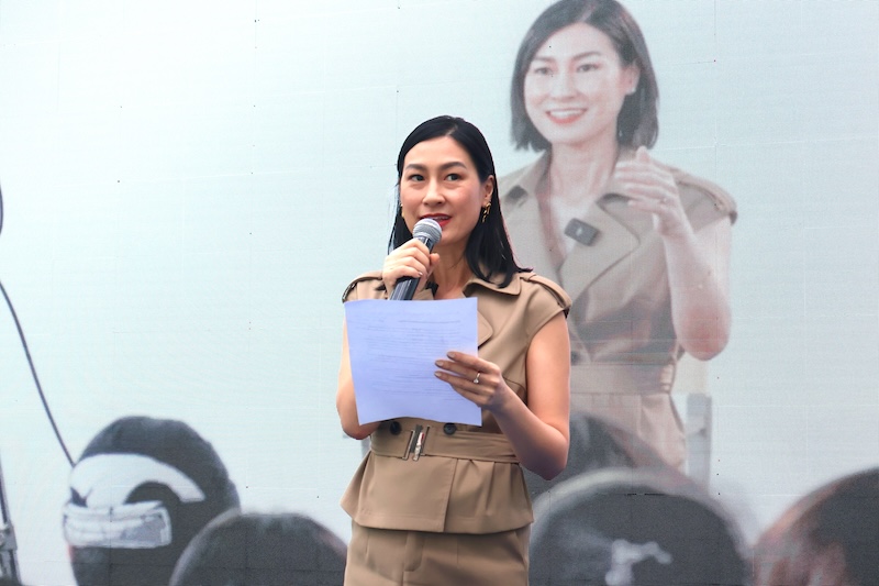 Actress Kathy Uyên speaking about VAS students' film projects