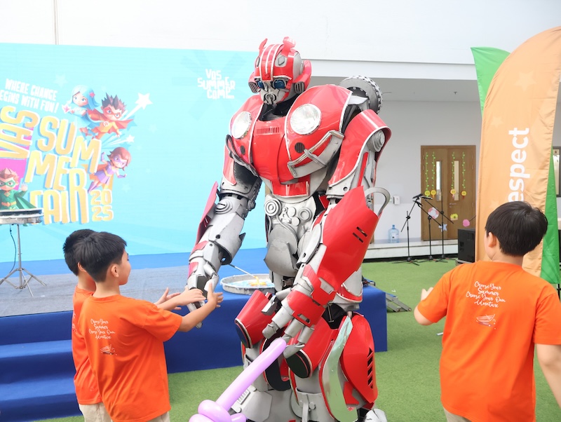 ...and interacting with their favorite “Uncle robot”